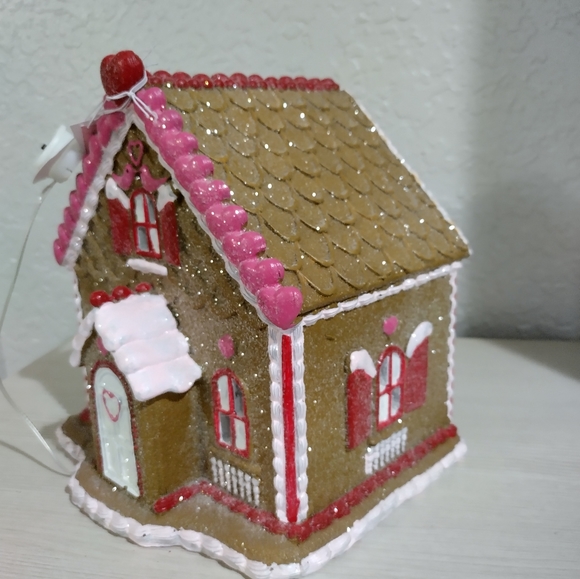 Cupcakes Cashmere Pink Gingerbread House Valentine's Day Heart Frosted Candy NWT - Picture 5 of 6